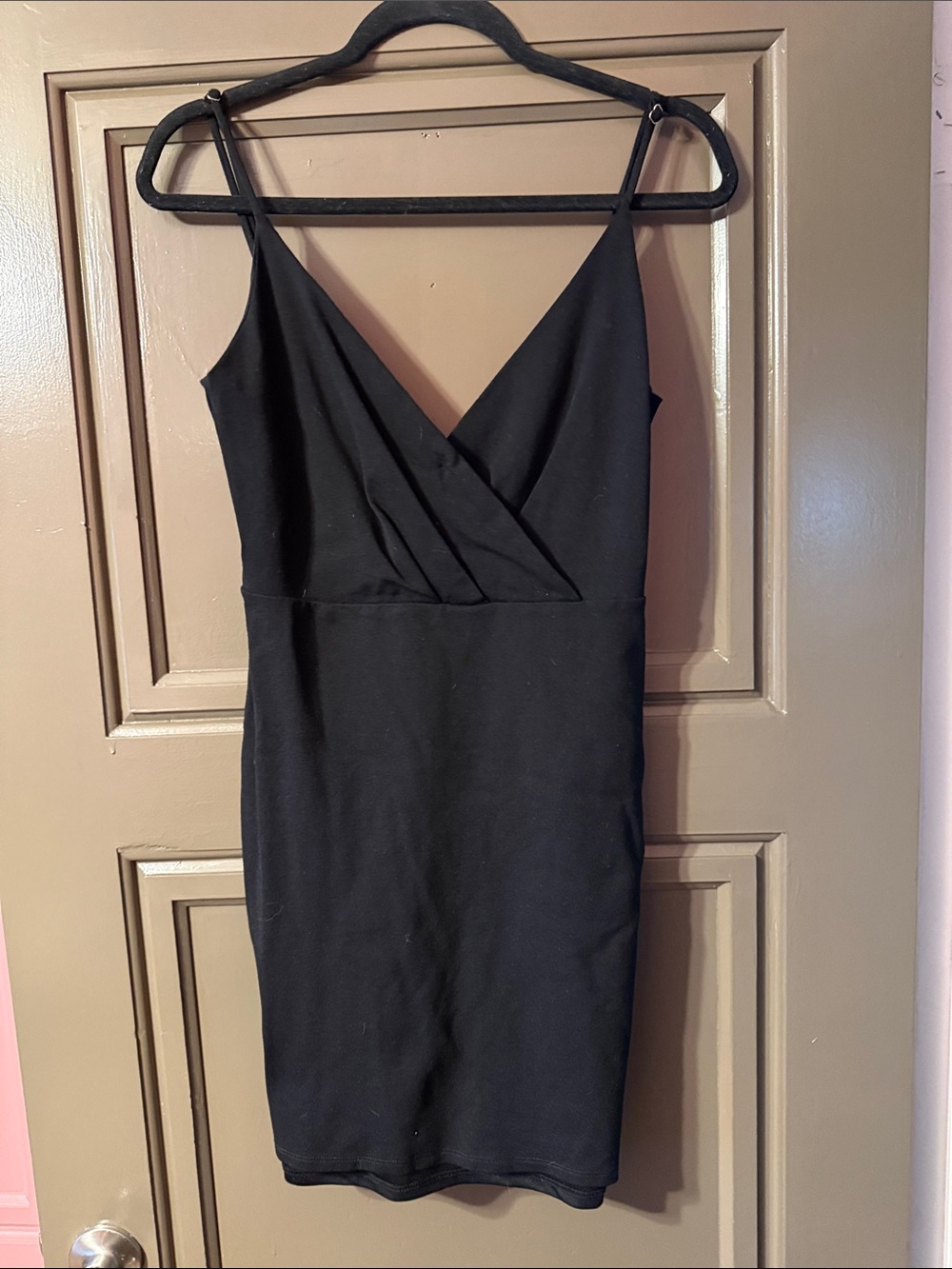 Women's Black V-Neck Sleeveless Bodycon Dress